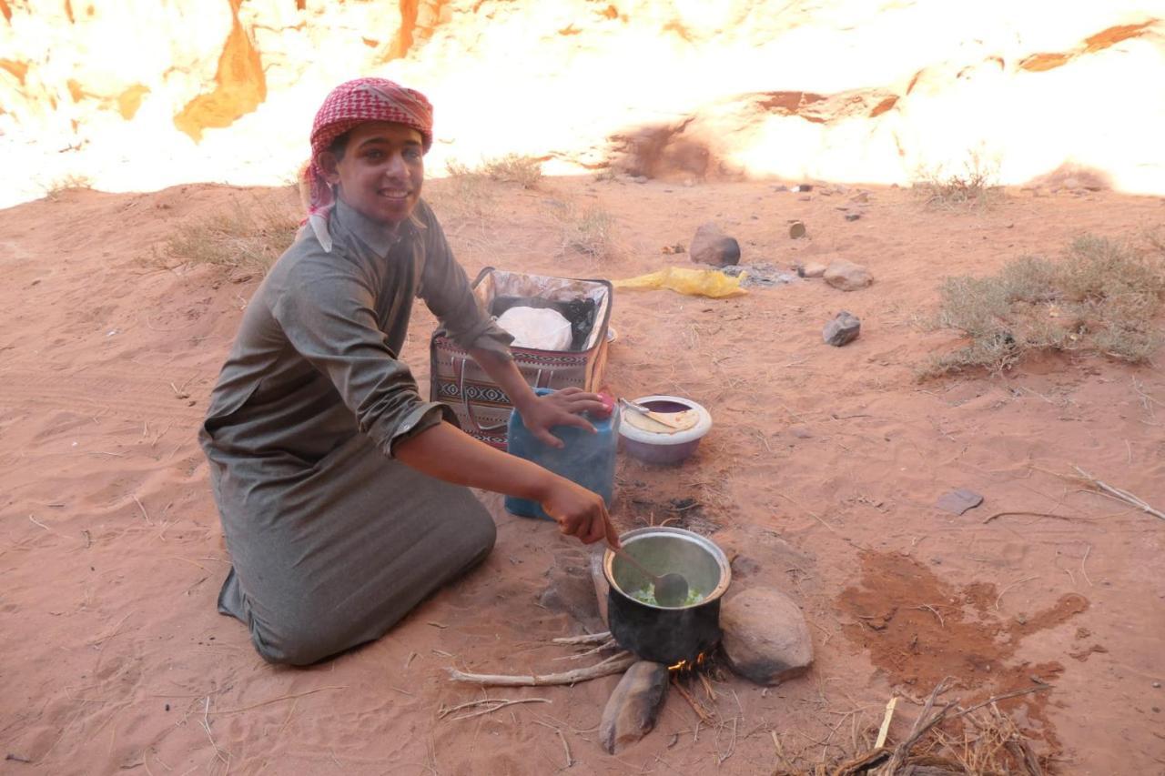 فندق Bedouin Host Camp& With Tour وادي رم المظهر الخارجي الصورة